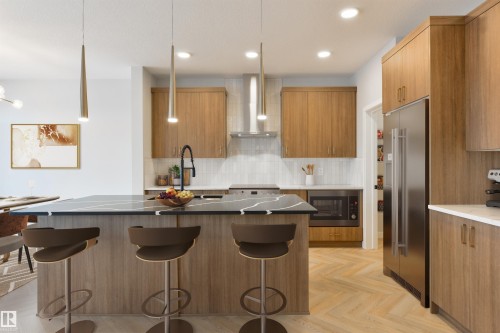 10 Cobblestone Gate, Spruce Grove, AB - Indoor Photo Showing Kitchen With Upgraded Kitchen