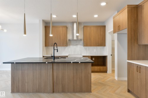 10 Cobblestone Gate, Spruce Grove, AB - Indoor Photo Showing Kitchen With Upgraded Kitchen