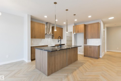 10 Cobblestone Gate, Spruce Grove, AB - Indoor Photo Showing Kitchen