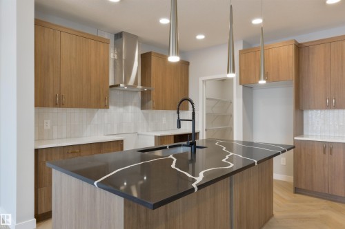 10 Cobblestone Gate, Spruce Grove, AB - Indoor Photo Showing Kitchen With Double Sink
