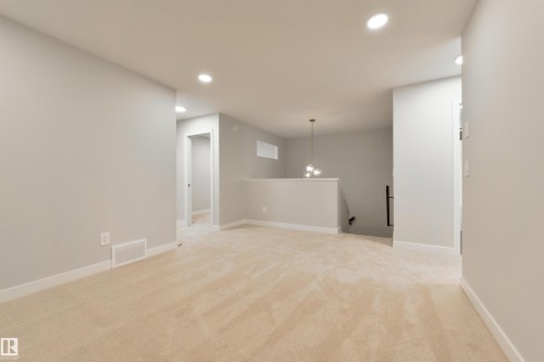 10 Cobblestone Gate, Spruce Grove, AB - Indoor Photo Showing Other Room