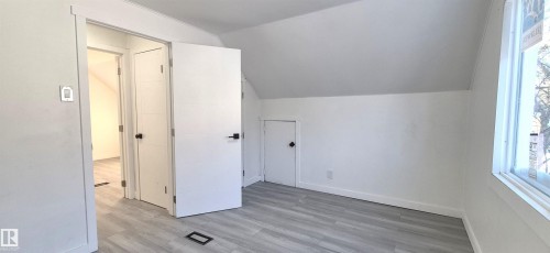 5907 121 Avenue, Edmonton, AB - Indoor Photo Showing Other Room