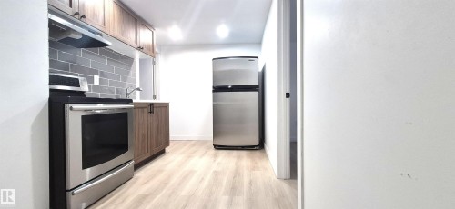 5907 121 Avenue, Edmonton, AB - Indoor Photo Showing Other Room