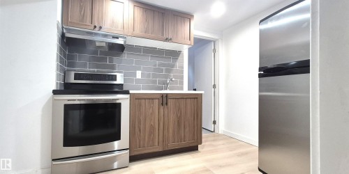 5907 121 Avenue, Edmonton, AB - Indoor Photo Showing Kitchen