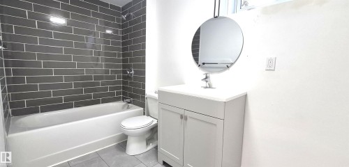 5907 121 Avenue, Edmonton, AB - Indoor Photo Showing Bathroom