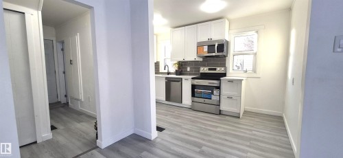 5907 121 Avenue, Edmonton, AB - Indoor Photo Showing Kitchen