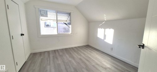 5907 121 Avenue, Edmonton, AB - Indoor Photo Showing Other Room