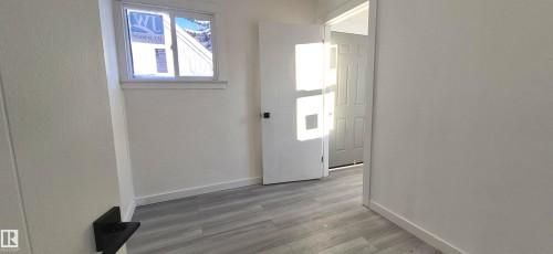 5907 121 Avenue, Edmonton, AB - Indoor Photo Showing Other Room