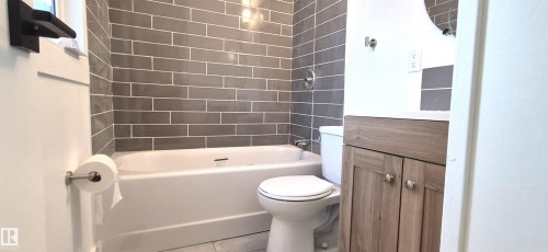 5907 121 Avenue, Edmonton, AB - Indoor Photo Showing Bathroom
