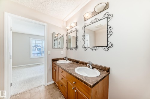 2805 25 Street, Edmonton, AB - Indoor Photo Showing Bathroom