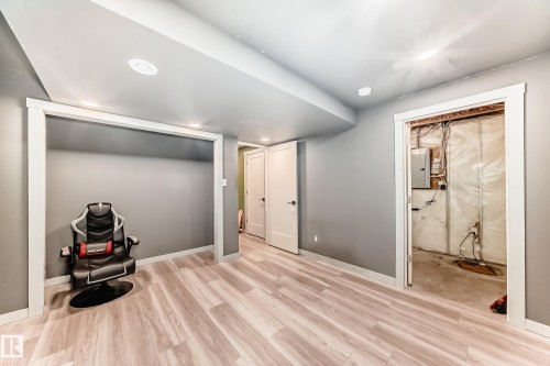 2805 25 Street, Edmonton, AB - Indoor Photo Showing Other Room