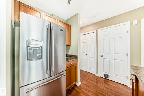 2805 25 Street, Edmonton, AB - Indoor Photo Showing Kitchen