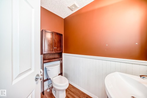 2805 25 Street, Edmonton, AB - Indoor Photo Showing Bathroom