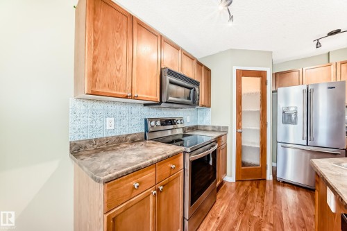 2805 25 Street, Edmonton, AB - Indoor Photo Showing Kitchen