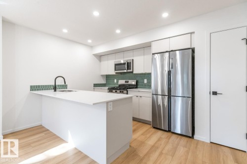 11939, 11941, 11943 101 Street, Edmonton, AB - Indoor Photo Showing Kitchen With Upgraded Kitchen