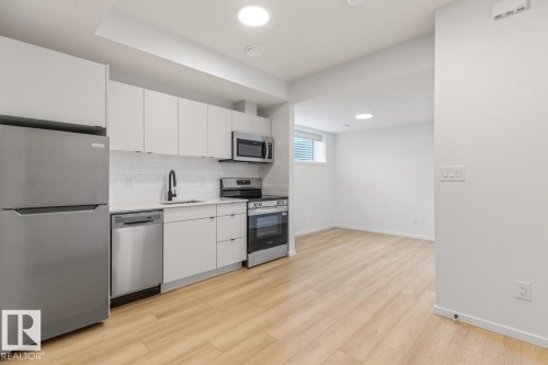 11939, 11941, 11943 101 Street, Edmonton, AB - Indoor Photo Showing Kitchen