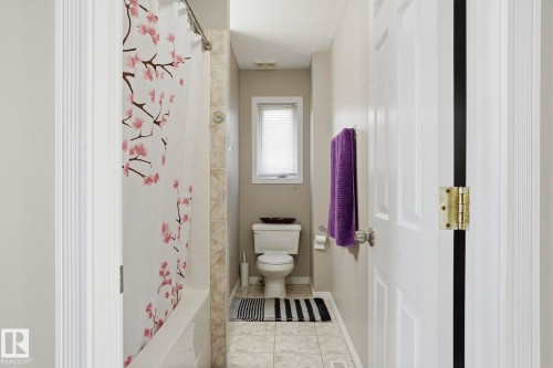 4831 154 Ave Nw, Edmonton, AB - Indoor Photo Showing Bathroom