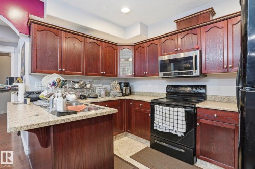 4831 154 Ave Nw, Edmonton, AB - Indoor Photo Showing Kitchen