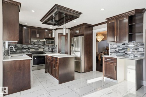 4831 154 Ave Nw, Edmonton, AB - Indoor Photo Showing Kitchen With Upgraded Kitchen
