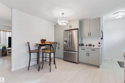 5614 48A Street, Vegreville, AB - Indoor Photo Showing Kitchen With Stainless Steel Kitchen