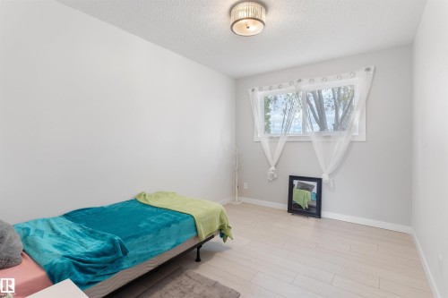 5614 48A Street, Vegreville, AB - Indoor Photo Showing Bedroom