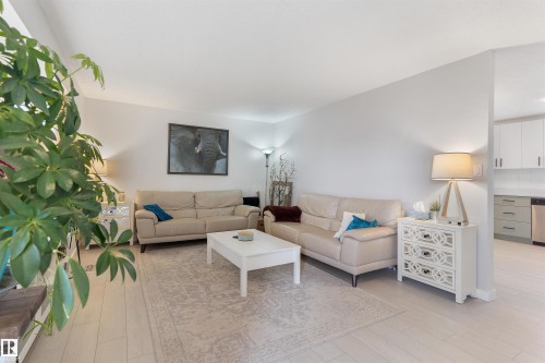 5614 48A Street, Vegreville, AB - Indoor Photo Showing Living Room
