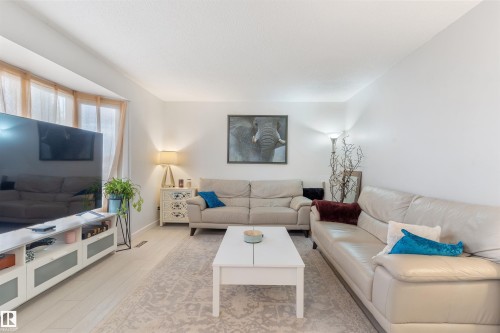 5614 48A Street, Vegreville, AB - Indoor Photo Showing Living Room