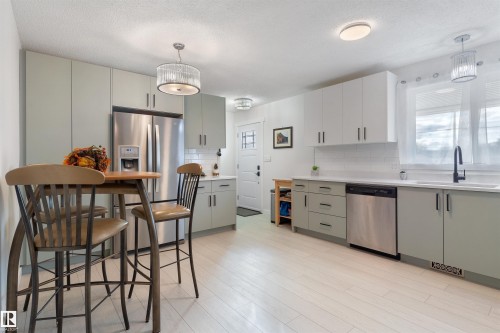 5614 48A Street, Vegreville, AB - Indoor Photo Showing Kitchen With Stainless Steel Kitchen