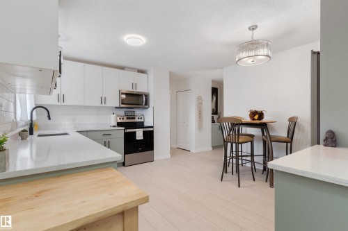 5614 48A Street, Vegreville, AB - Indoor Photo Showing Kitchen With Stainless Steel Kitchen With Upgraded Kitchen