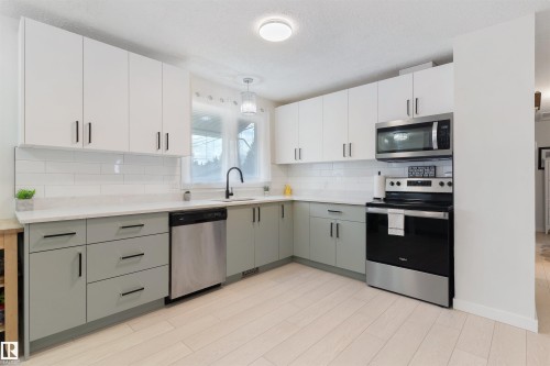 5614 48A Street, Vegreville, AB - Indoor Photo Showing Kitchen With Stainless Steel Kitchen With Upgraded Kitchen