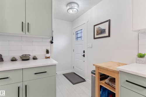 5614 48A Street, Vegreville, AB - Indoor