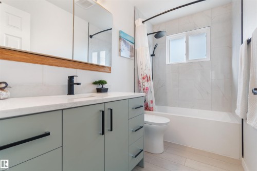 5614 48A Street, Vegreville, AB - Indoor Photo Showing Bathroom