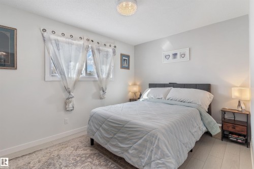 5614 48A Street, Vegreville, AB - Indoor Photo Showing Bedroom