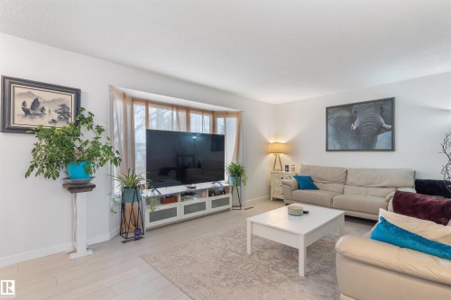 5614 48A Street, Vegreville, AB - Indoor Photo Showing Living Room