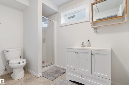 5614 48A Street, Vegreville, AB - Indoor Photo Showing Bathroom