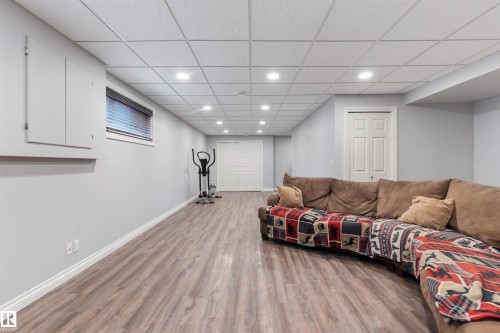 3712 69 Street, Camrose, AB - Indoor