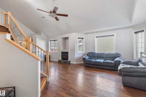 3712 69 Street, Camrose, AB - Indoor Photo Showing Living Room