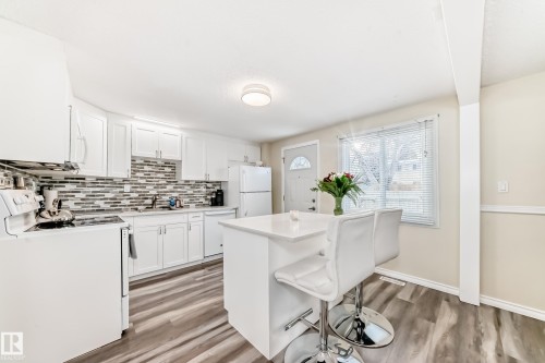 66 Ridgewood, St. Albert, AB - Indoor Photo Showing Kitchen With Upgraded Kitchen