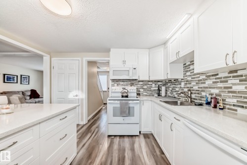 66 Ridgewood, St. Albert, AB - Indoor Photo Showing Kitchen With Upgraded Kitchen