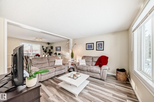 66 Ridgewood, St. Albert, AB - Indoor Photo Showing Living Room