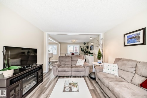 66 Ridgewood Terrace, St. Albert, AB - Indoor Photo Showing Living Room