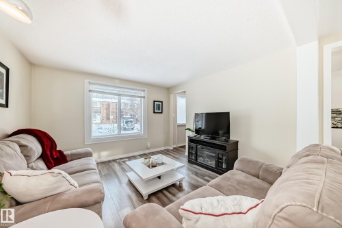 66 Ridgewood, St. Albert, AB - Indoor Photo Showing Living Room