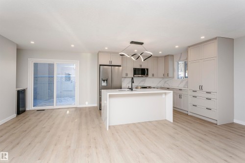 67 Lambert Crescent, St. Albert, AB - Indoor Photo Showing Kitchen With Upgraded Kitchen