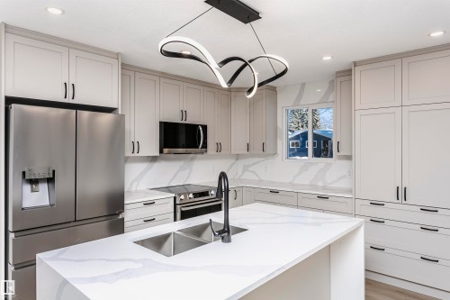 67 Lambert Crescent, St. Albert, AB - Indoor Photo Showing Kitchen With Double Sink With Upgraded Kitchen