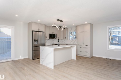 67 Lambert Crescent, St. Albert, AB - Indoor Photo Showing Kitchen With Upgraded Kitchen