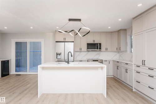 67 Lambert Crescent, St. Albert, AB - Indoor Photo Showing Kitchen With Upgraded Kitchen