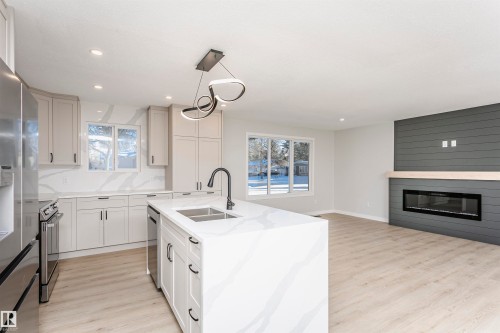 67 Lambert Crescent, St. Albert, AB - Indoor Photo Showing Kitchen With Double Sink With Upgraded Kitchen