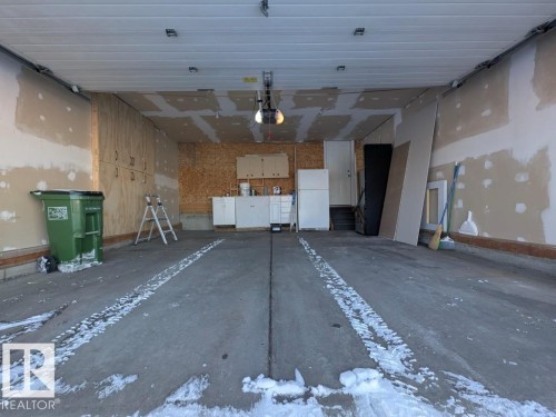 13140 35 Street, Edmonton, AB - Indoor Photo Showing Garage