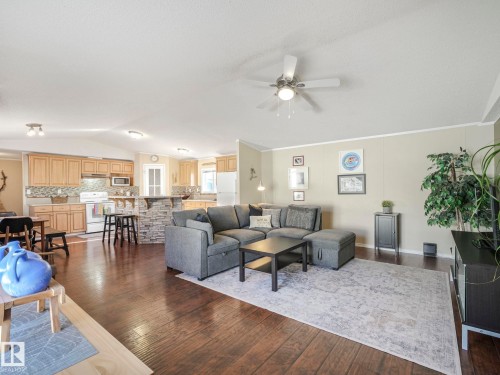 407 Oak Wood Crescent, Edmonton, AB - Indoor Photo Showing Living Room