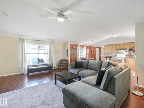 407 Oak Wood Crescent, Edmonton, AB - Indoor Photo Showing Living Room